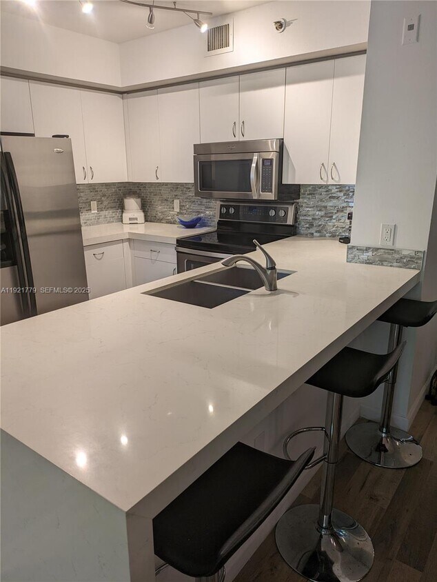 Foto principal - 19901 E Country Club Dr