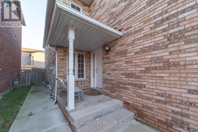 Building Photo - 822 Avonshire Ct