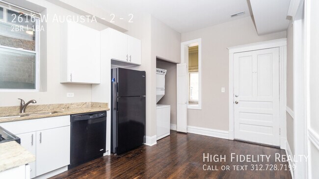 Foto del edificio - 2616 W Augusta Blvd
