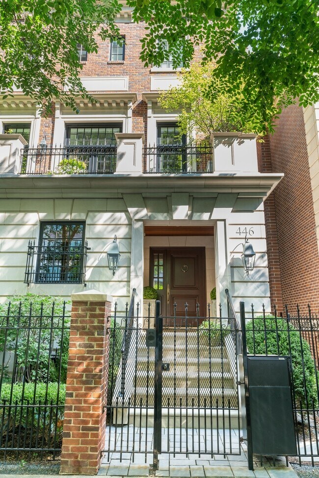 Foto del edificio - 446 W Huron St