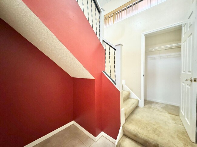 Building Photo - Winterset Condo