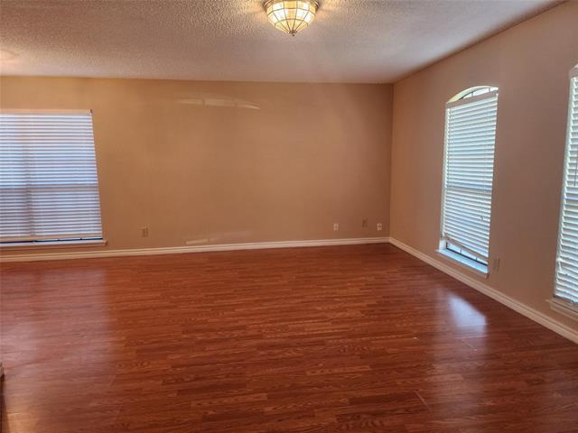 Foto del edificio - 7102 Lo Chalmers Ln