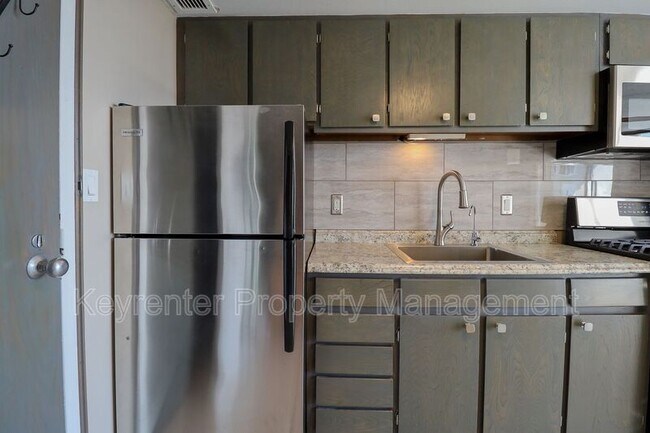 Foto del edificio - 410 W 7th St