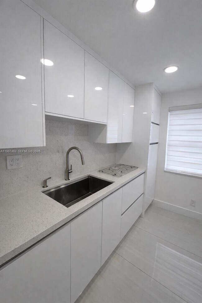 Foto del edificio - 6901 Cypress Rd