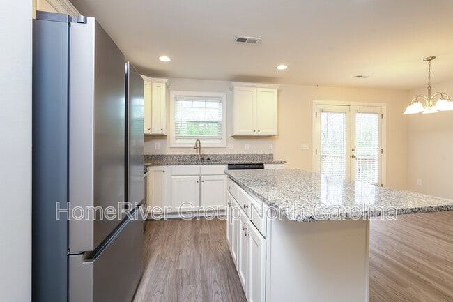 Building Photo - 210 Beaumont Cir