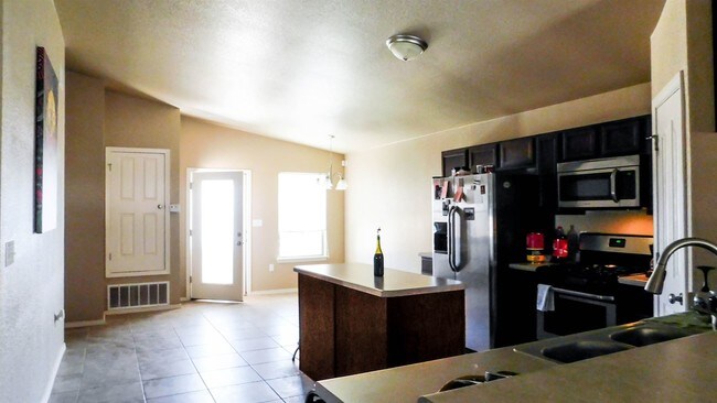 Building Photo - 3 br, 2 bath House - 10728 CANYON SAGE DR