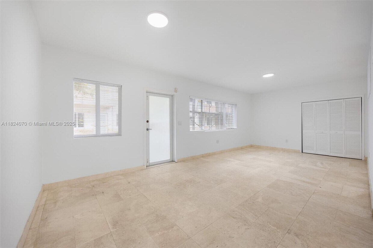 Foto principal - 1100 Venetian Way