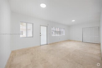 Building Photo - 1100 Venetian Way