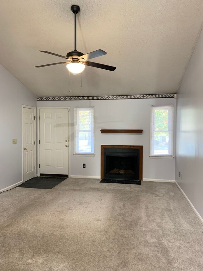 Building Photo - 128 Chesapeake Ct