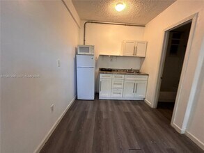 Building Photo - 552 NW 1st St