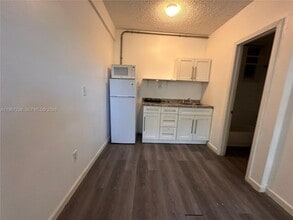 Building Photo - 552 NW 1st St