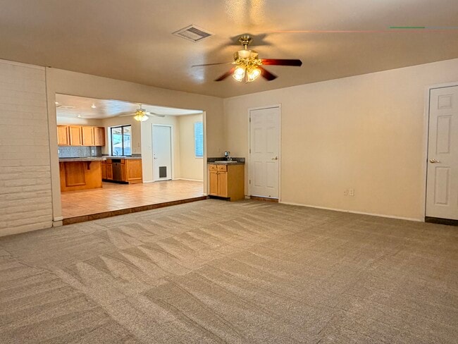 Family Room - 2163 E Manhatton Dr