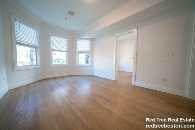 Building Photo - 37 Calumet St