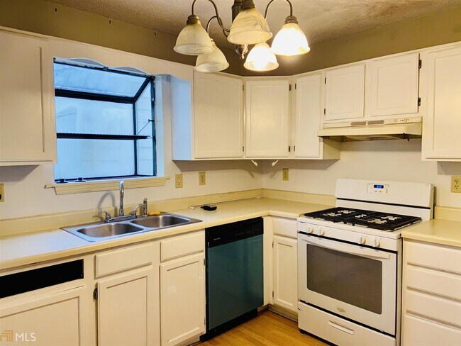 Foto del edificio - 253 Triple Oaks Dr