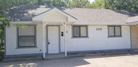 Primary Photo - 105 E Tyler St