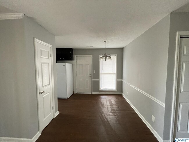 Building Photo - 4438 Bonnell Dr