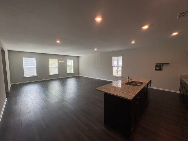 Foto del edificio - 2471 Hanover Woods Rd