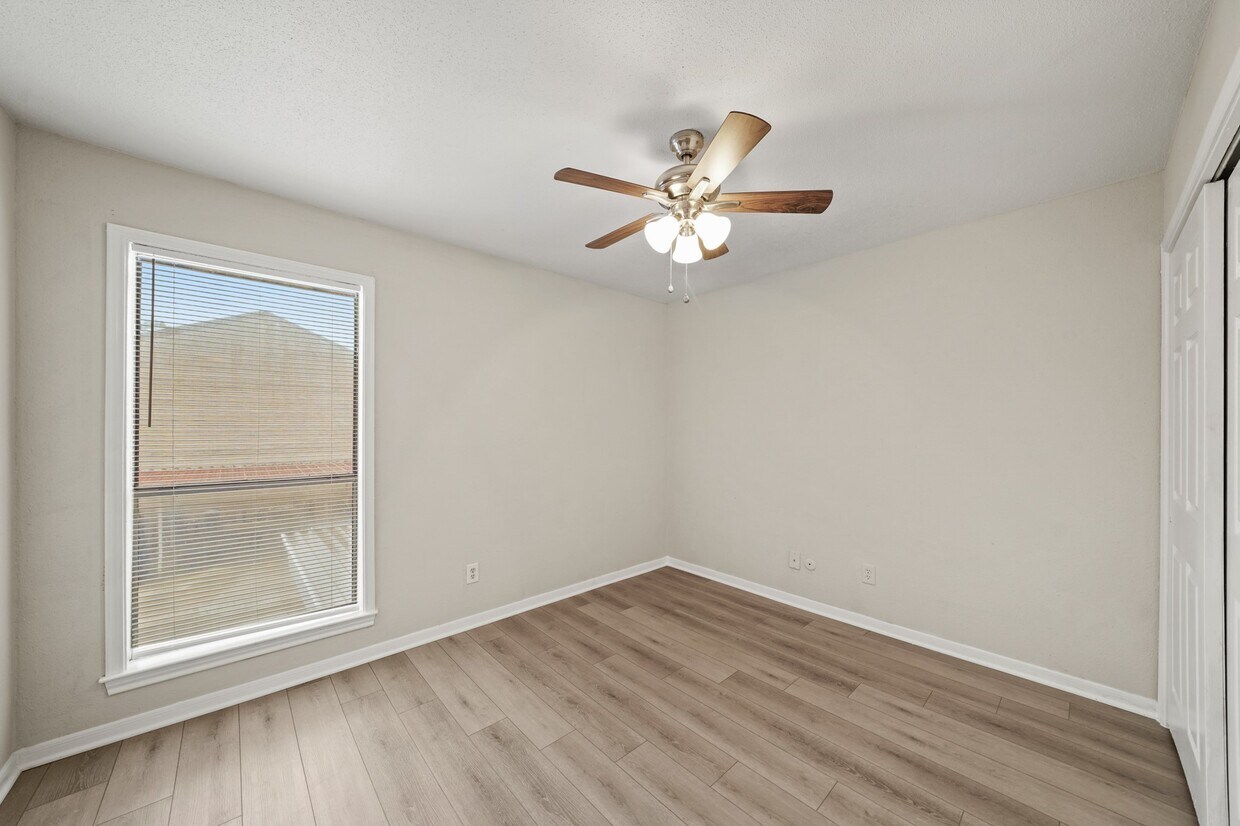 Foto del edificio - 12955 Woodforest Blvd
