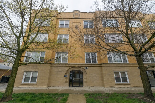 Building Photo - 3210 W Berwyn Ave