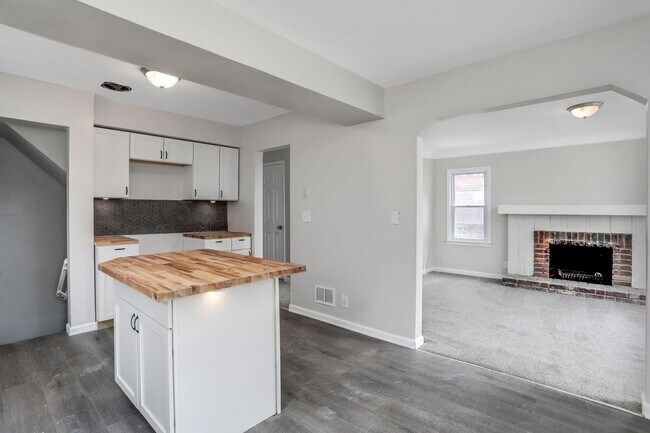Foto del edificio - Completely remodeled 3 bed/1 bath Single F...