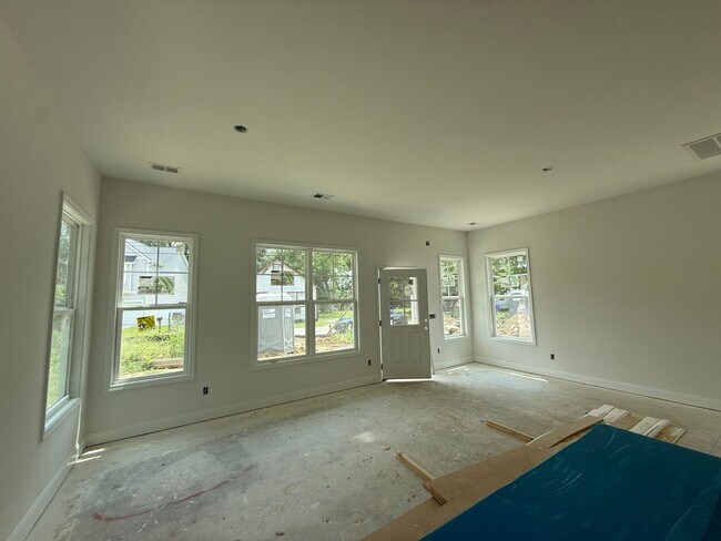 Foto del edificio - Modern New Build Minutes from Downtown Cha...