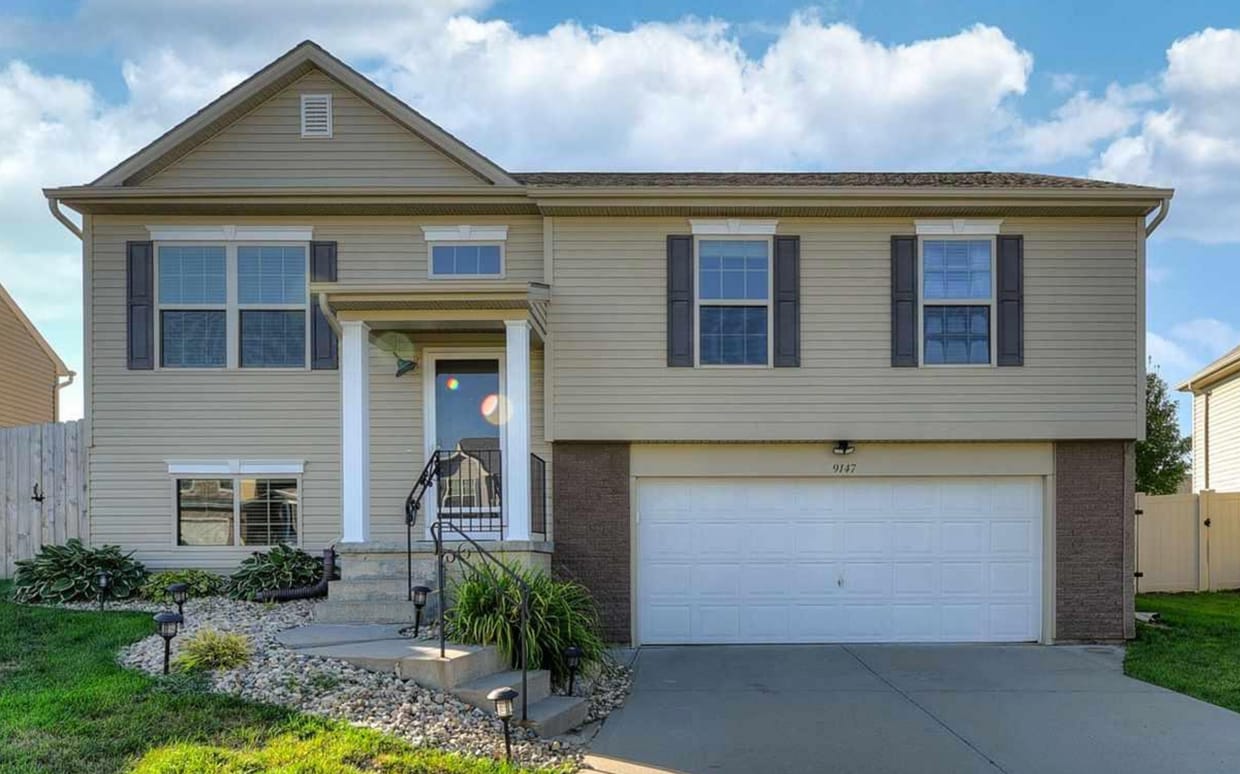 9147 Scott St, Omaha, NE 68122 House Rental in Omaha, NE
