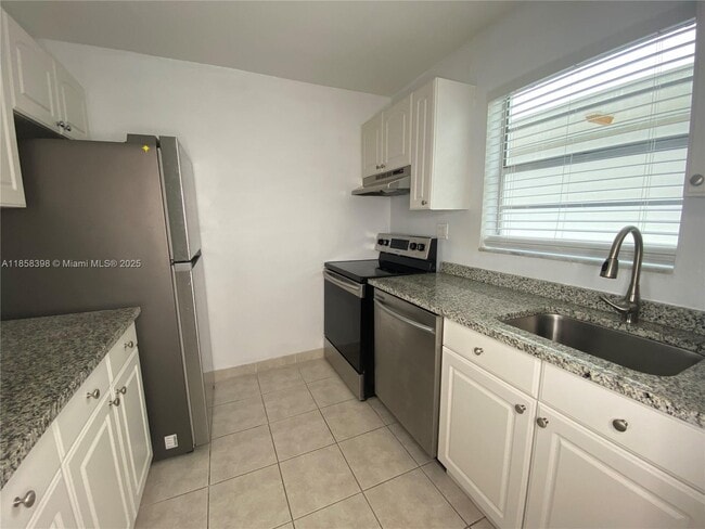 Foto del edificio - 6503 Winfield Blvd