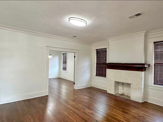 Foto del edificio - 1151 Tanglewood St