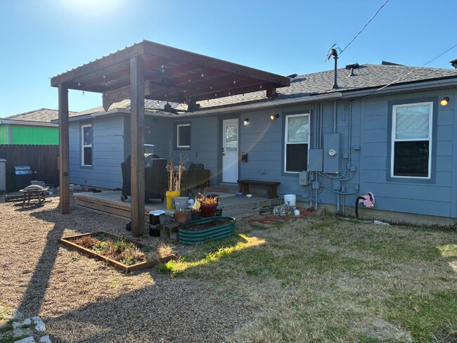 Foto del edificio - 404 Bryson St