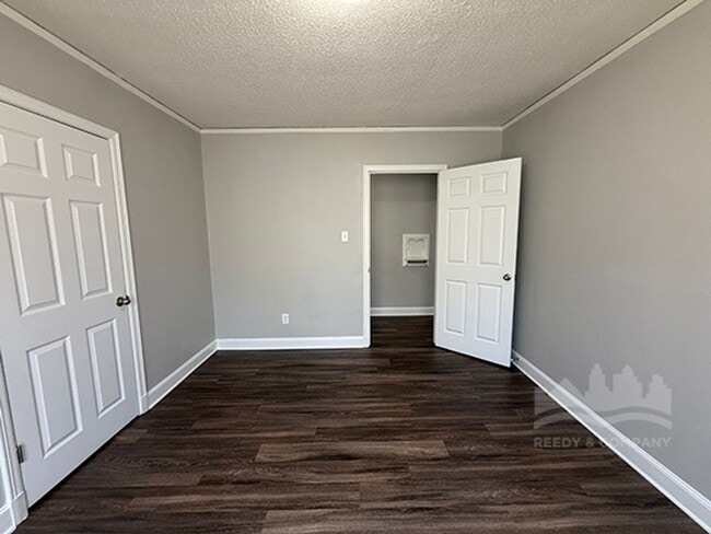 Building Photo - 2262 Jackson Ave