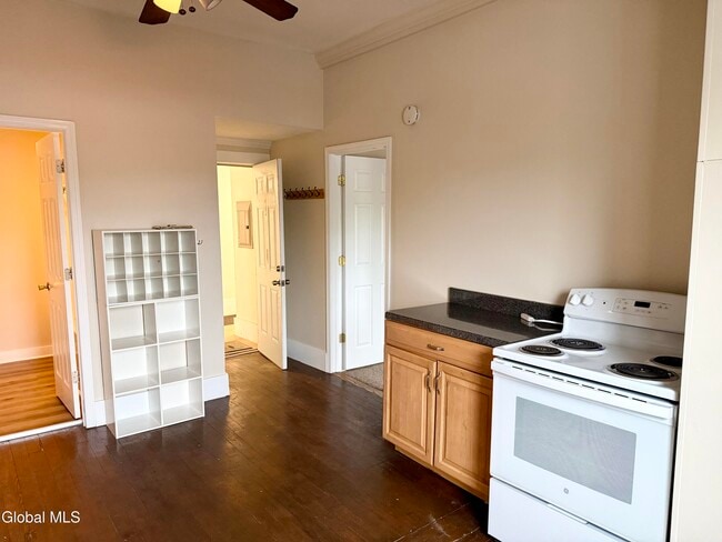 Foto del edificio - 751 Hudson Ave