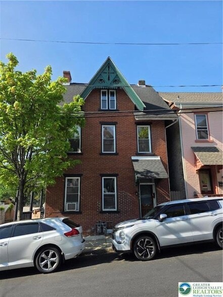 Building Photo - 418 W 4th St