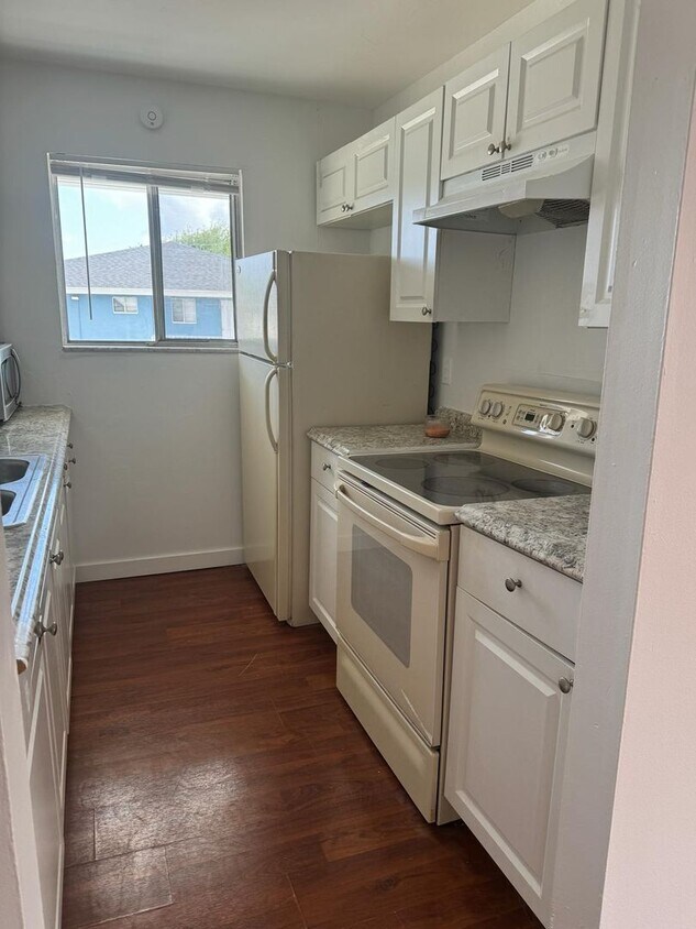 Primary Photo - Cateleya Shores 2 Bed 1 Bath - $1850