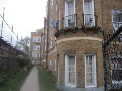 Building Photo - 3146 W Franklin Blvd