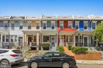 Building Photo - 625 Gresham Pl NW