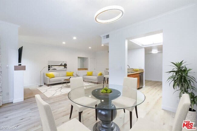 Building Photo - 2 br, 2 bath Condo - 8180 Manitoba St Apt 111