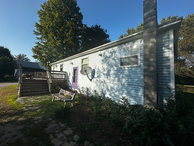 Building Photo - 686 S Windsor St