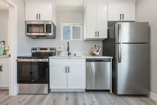 Building Photo - Brand New 1 Bed 1 Bath! Enjoy Simple Luxury!