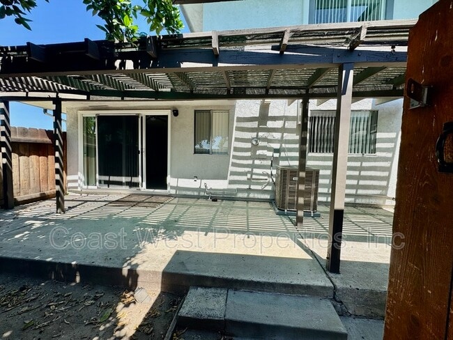 Building Photo - 10656 Prince Carlos Ln