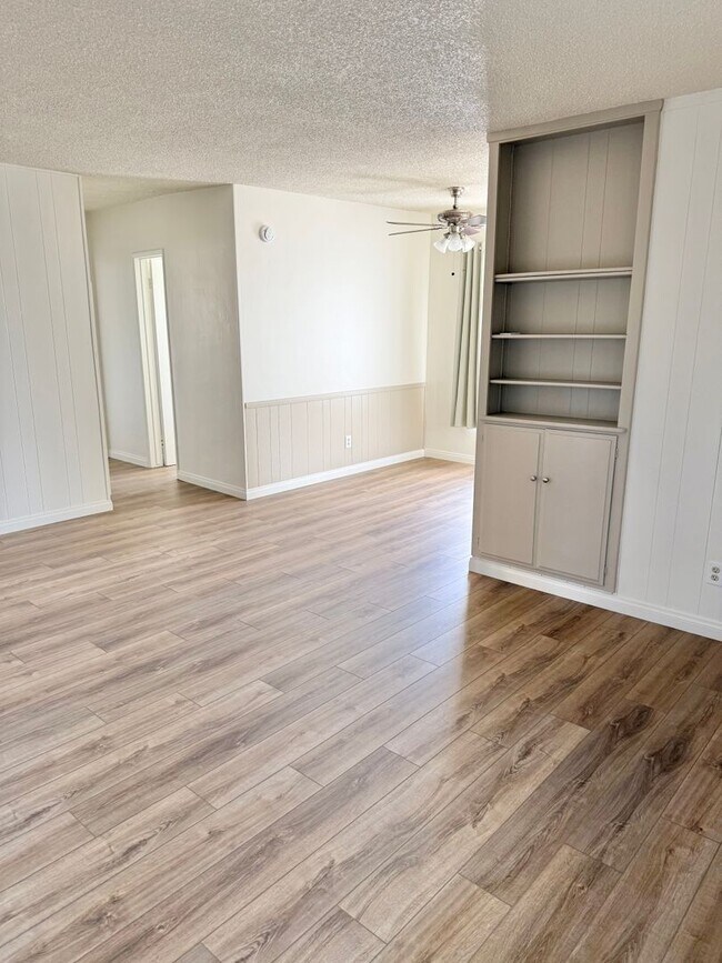 Building Photo - Modern and Stylish 2 Bedroom