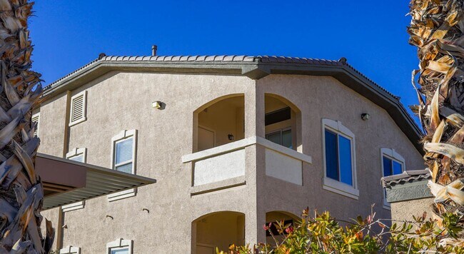 Foto del edificio - Great 2 Bedroom Southwest Vegas Condo With 1 Car Detached Garage