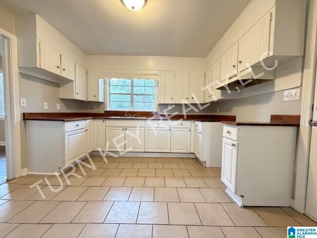 Foto del edificio - 908 5 Mile Rd