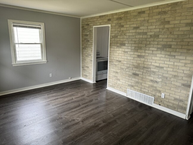 Building Photo - Nice 2 Bedroom 1 Bath Single Family on a Q...