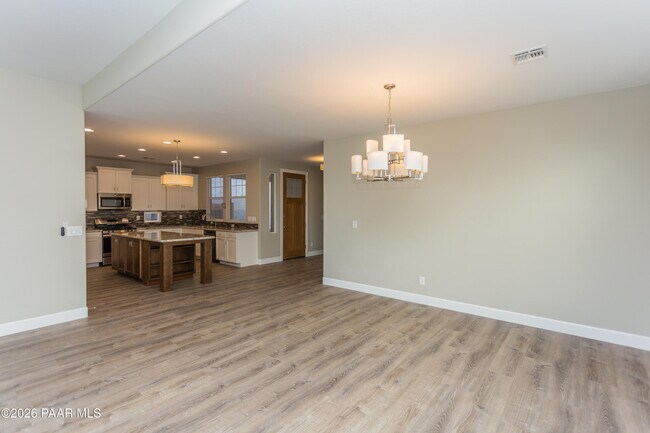 Building Photo - 2204 Calgary Dr
