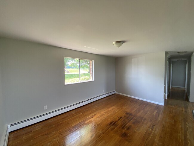 Building Photo - 565 Carlisle Rd
