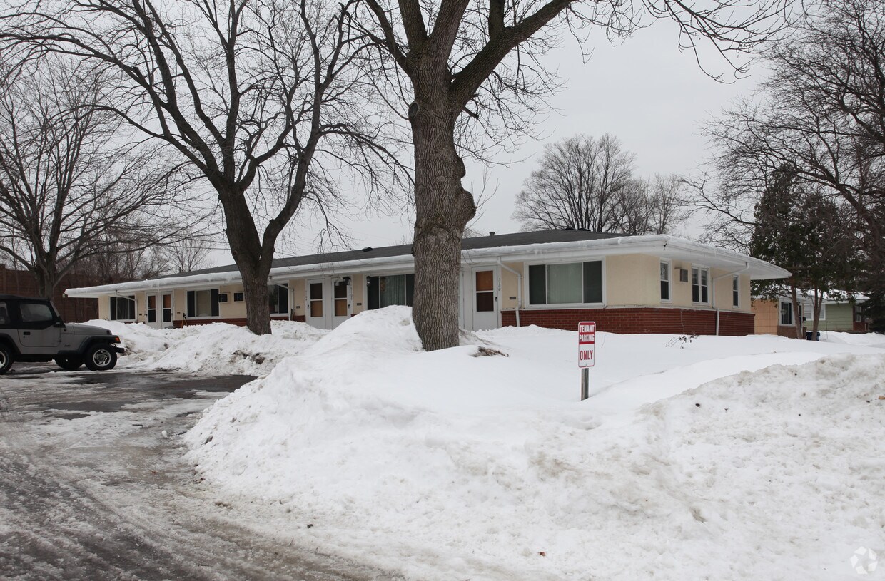 Building Photo - 5100-5108 Horizon Dr
