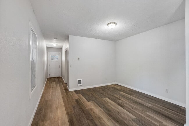 Building Photo - 1 BD available in the serene SW Hills