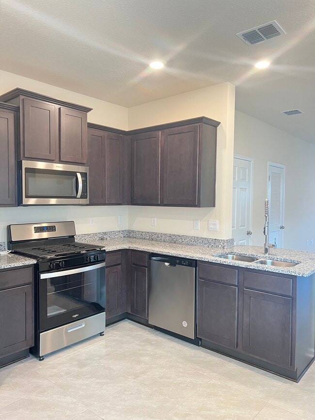 Building Photo - 92 Java Ln