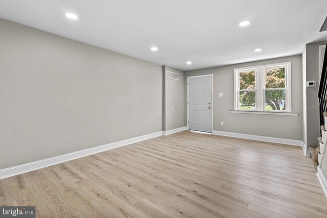 Building Photo - 1072 Tremont Dr