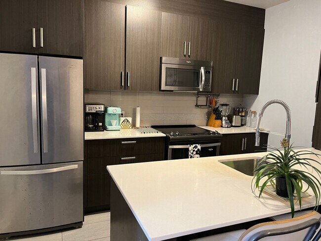 Kitchen2 - 6970 Av Victoria